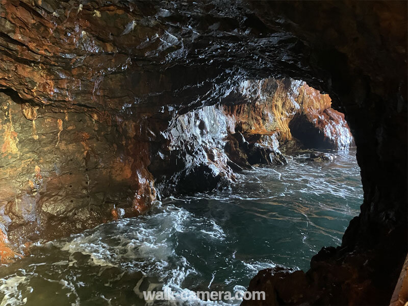 三段壁洞窟の波