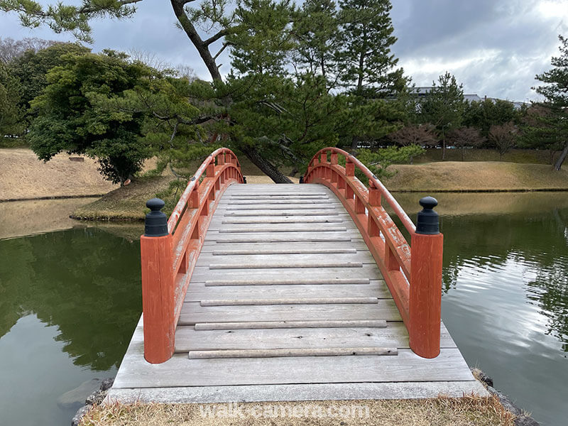 旧大乗院庭園　朱色の橋