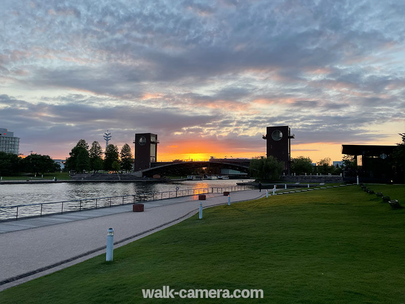 富岩運河環水公園　夕日スポット