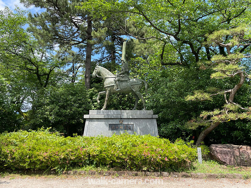 高岡古城公園　前田利長騎馬像