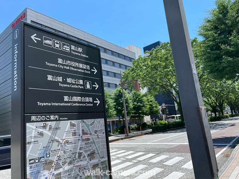 富山駅から富山城址公園への道のり（城址大通り）