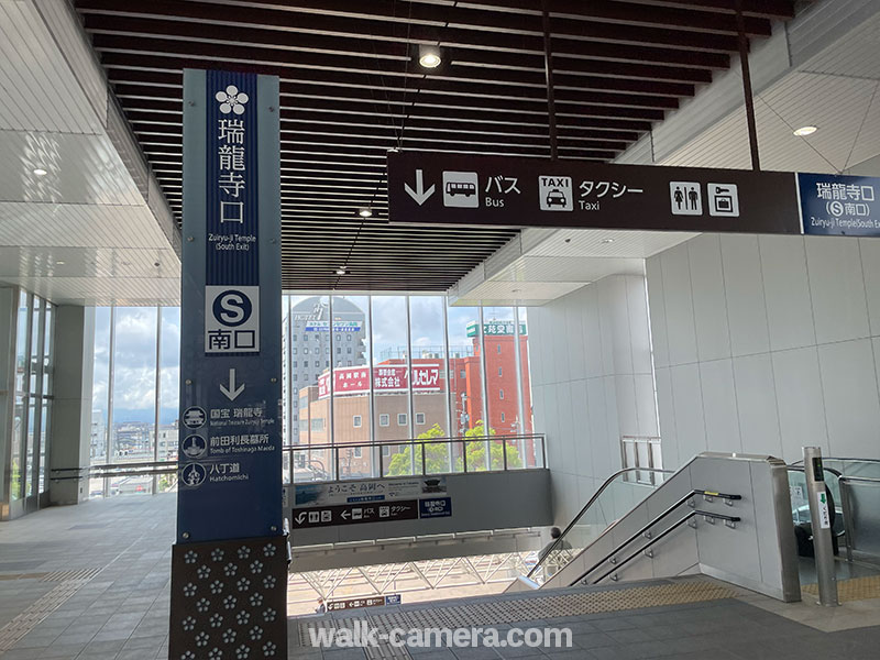 高岡駅の瑞龍寺（南口）