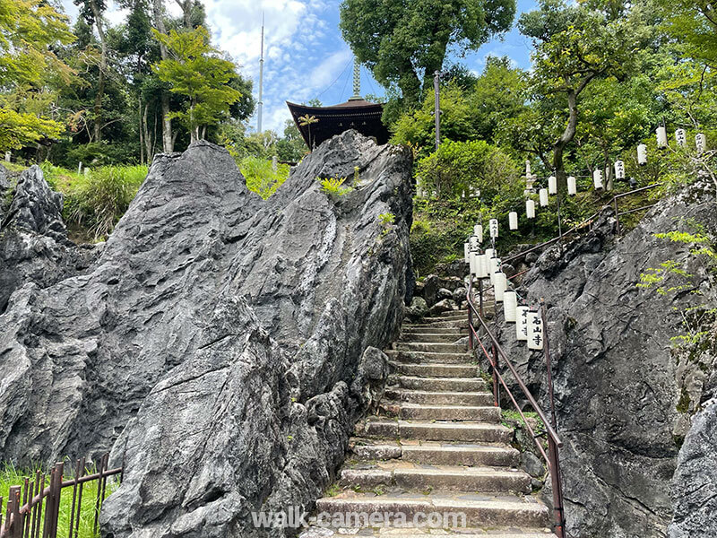 石山寺の硅灰石　階段