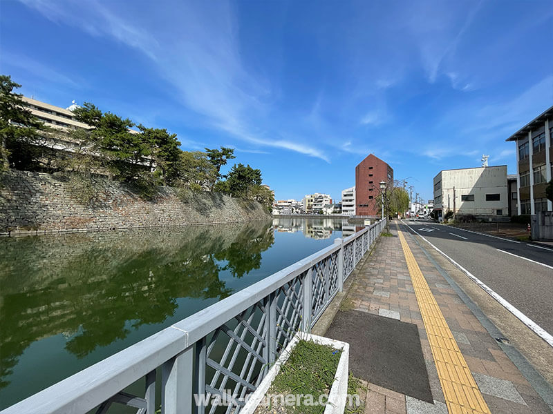 福井城跡から養浩館庭園への行き方