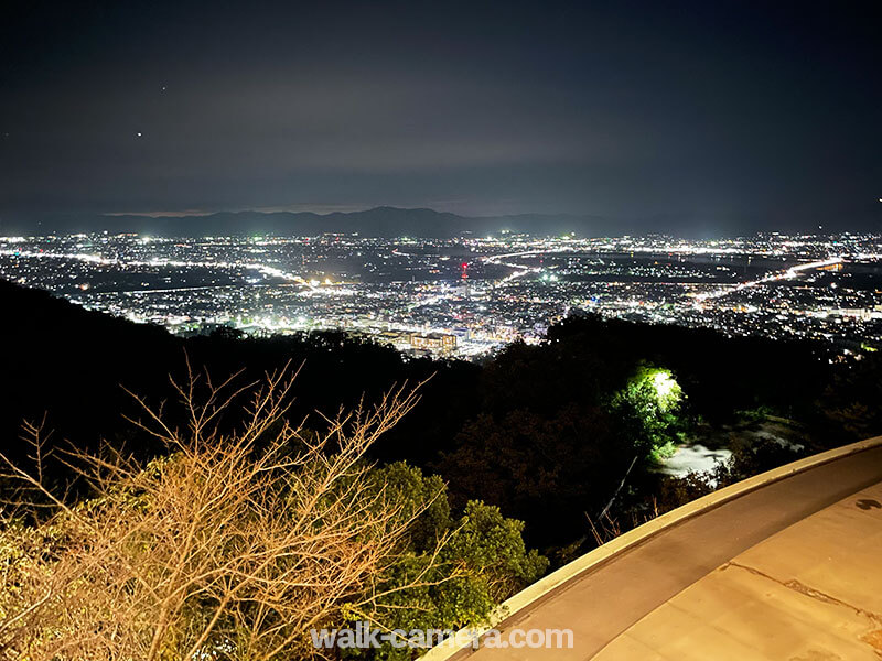 天空のスカイビューホテル 眉山海月の客室から見る夜景の景色