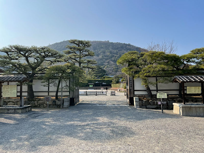 栗林公園 栗林公園の東門（切手御門）