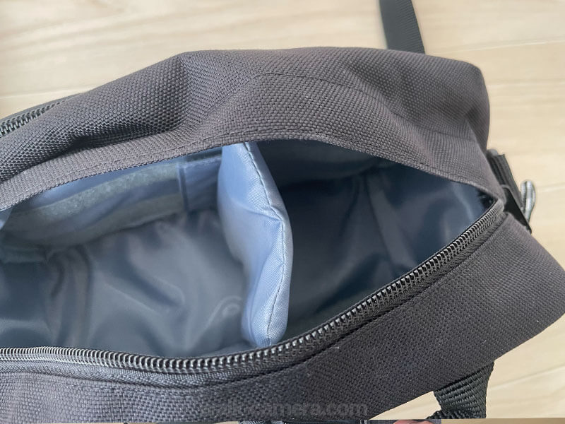 OUTDOOR PRODUCTS カメラショルダーバッグ03 ポケットの仕切り板