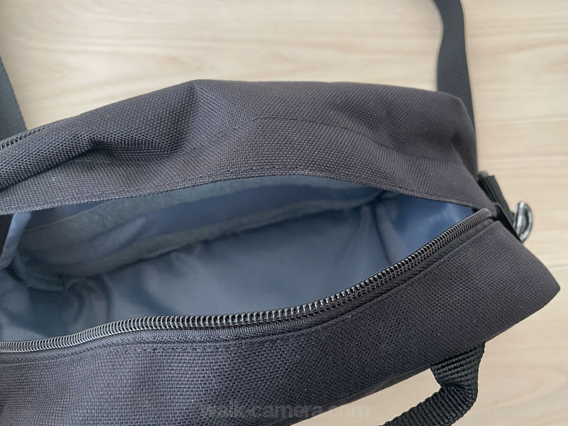OUTDOOR PRODUCTS カメラショルダーバッグ03 2.5L 収納ポケット内部