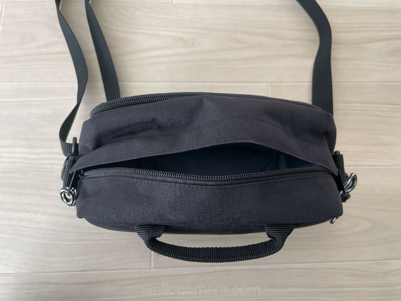 OUTDOOR PRODUCTS カメラショルダーバッグ03 2.5L メイン収納ポケット