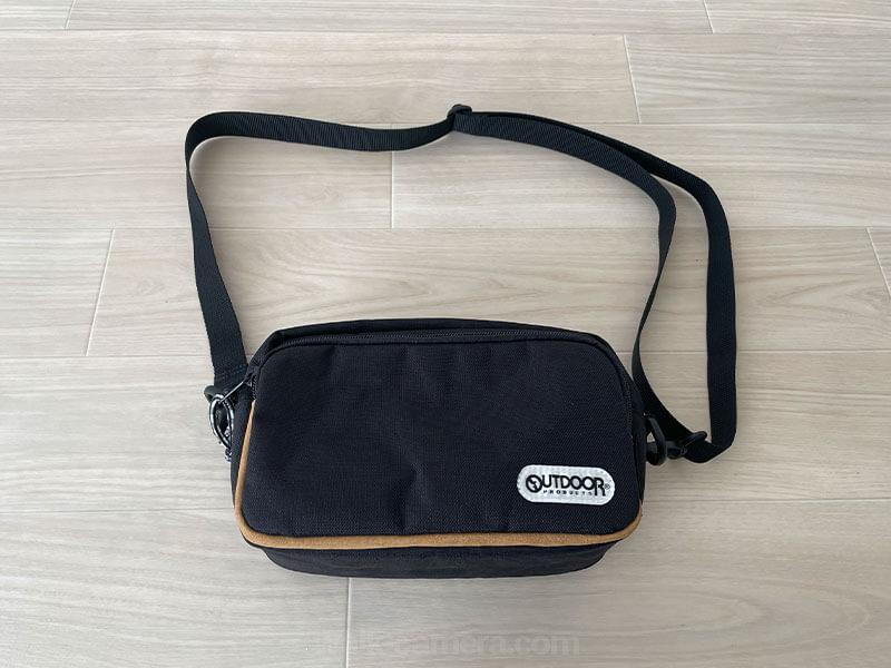 OUTDOOR PRODUCTS カメラショルダーバッグ03 2.5Lのデザインについて