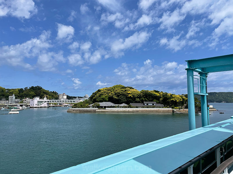 伊勢湾フェリーから見えるミキモト真珠島