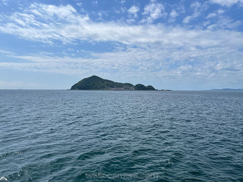 伊勢湾フェリーから見る神島