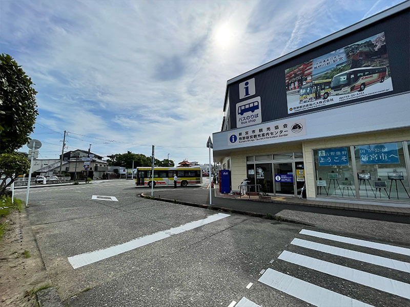 新宮市観光協会前のバス乗り場