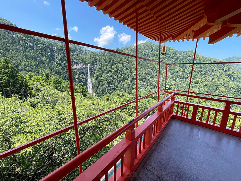 青岸渡寺 三重塔から見る那智の滝