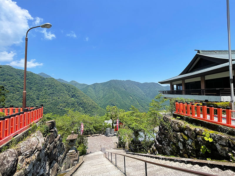 熊野那智大社から見る山々の景色