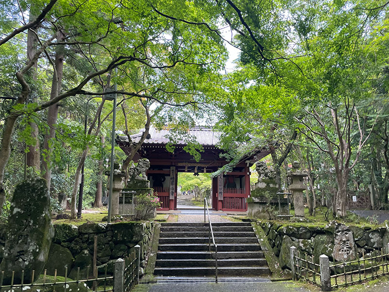 神峯山寺の山門に到着
