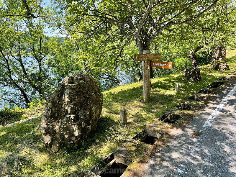 余呉湖 岩崎山の大岩 見どころ