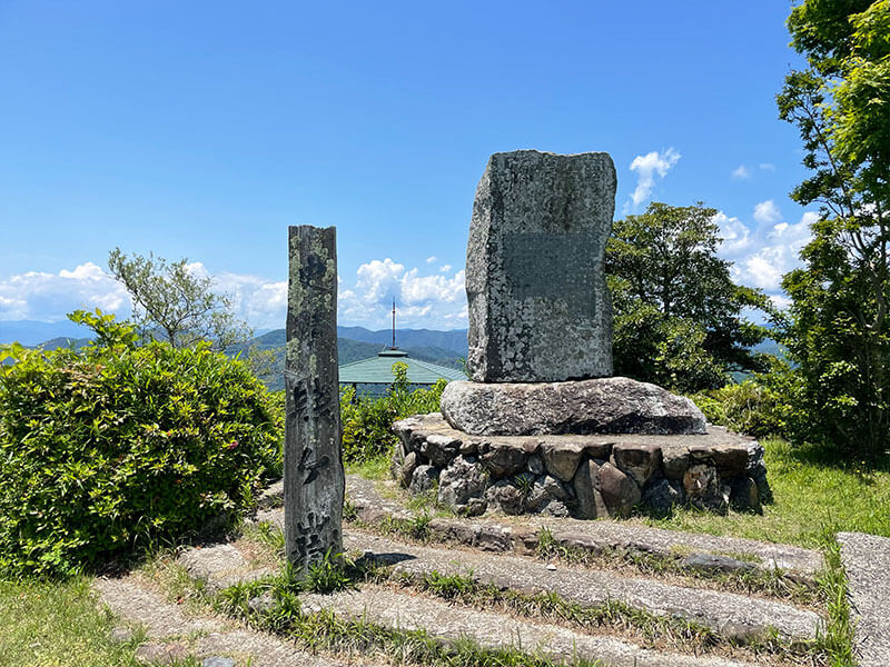 賤ヶ岳山頂 城跡の石碑
