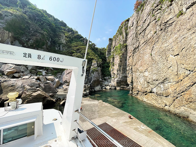 蘇洞門めぐり遊覧船から船着場に上陸