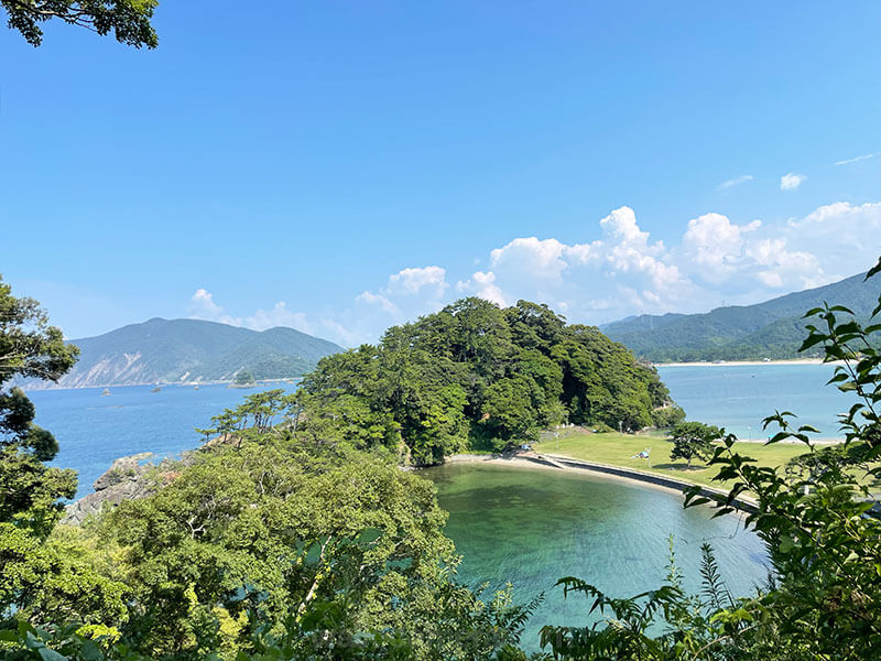 高浜城跡から見る明鏡洞の景色