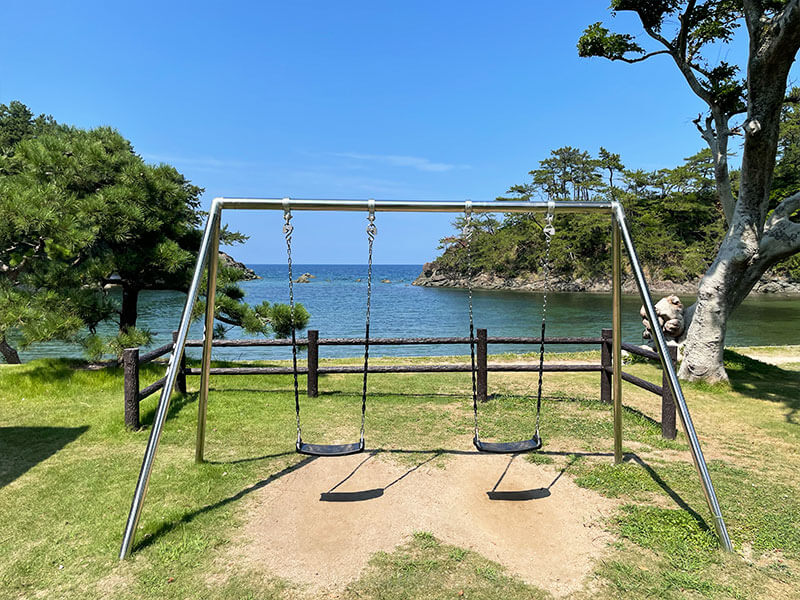 明鏡洞（城山公園）芝生広場 ブランコ